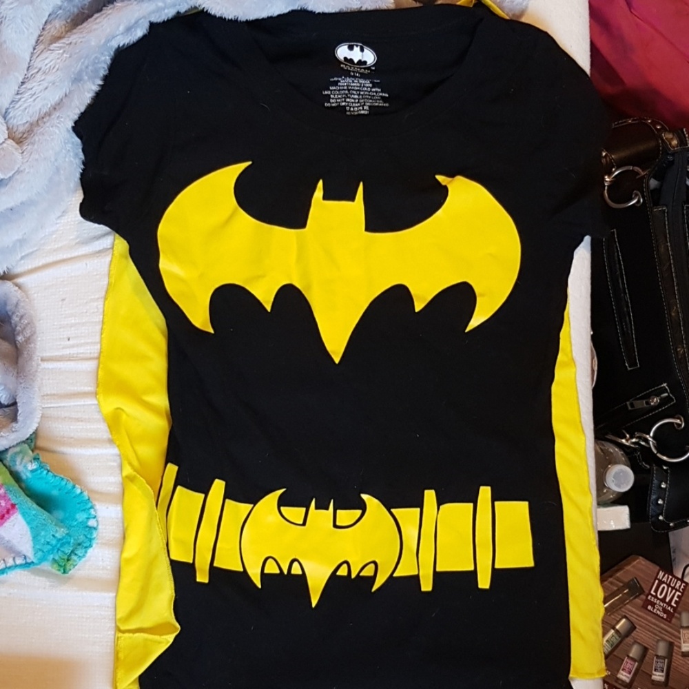 Juniors BatMan shirt With attached cape